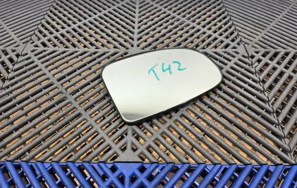 Toyota Prius+ (ZVW40) Wing mirror glass 