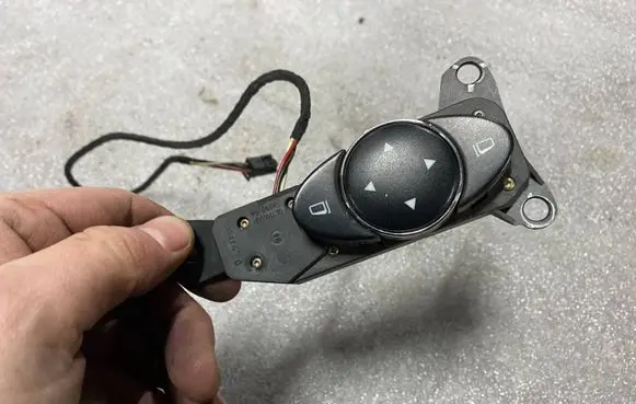 Mercedes-Benz E W211 Wing mirror switch 2118208310