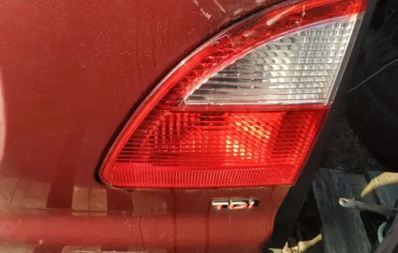 Tailgate rear/tail lights