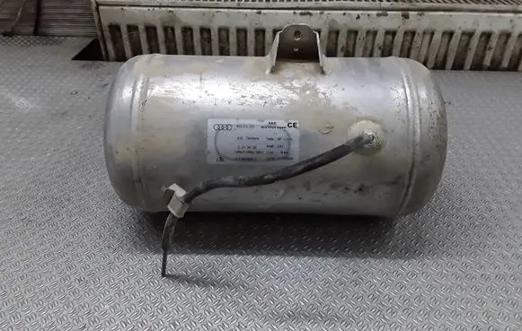 Audi A8 S8 D3 4E Vacuum air tank 4E0616203