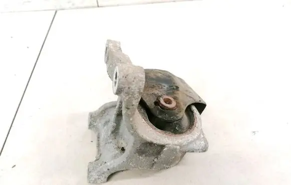 Nissan Almera N16 Engine mount bracket