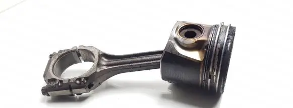 Volkswagen Golf IV Piston with connecting rod