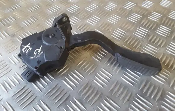 Toyota Yaris Accelerator throttle pedal 7811052020 1988007021