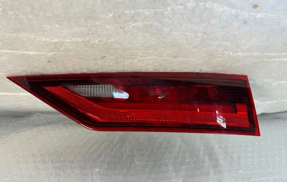 Tailgate rear/tail lights