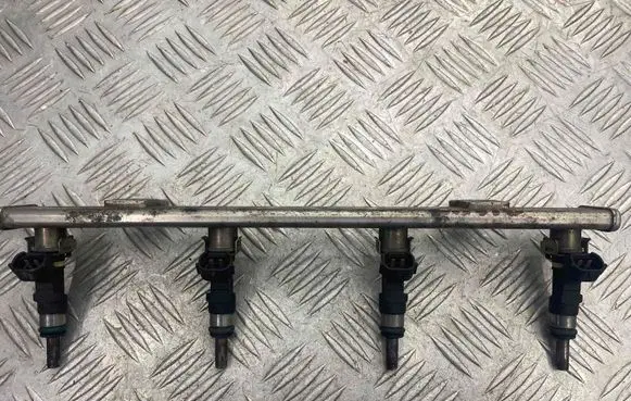 Mitsubishi Lancer VIII Fuel distributor 1465A029