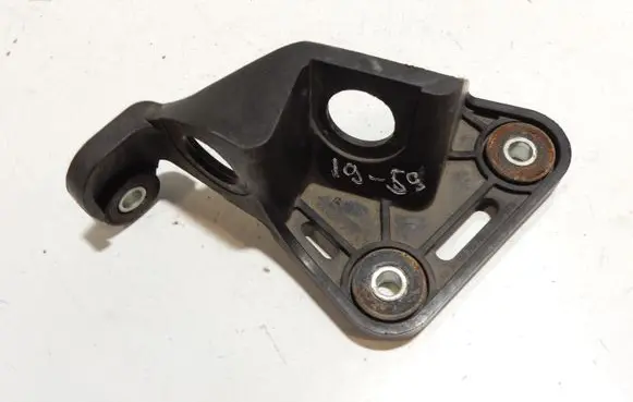 Volkswagen PASSAT B6 Gear shift cable bracket 1K0711788J