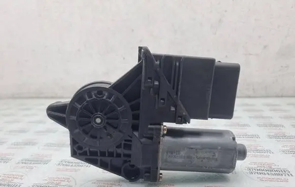 Volkswagen PASSAT B5.5 Rear door window regulator motor