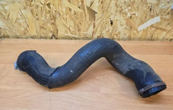 Volvo XC70 Intercooler hose/pipe 30792545