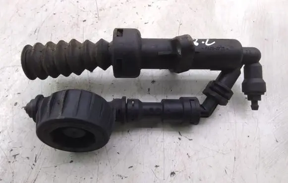 Clutch slave cylinder