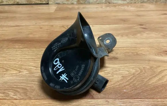 Volkswagen PASSAT B6 Horn signal E1000209