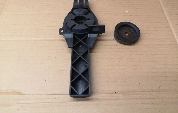 Audi A5 8T 8F Radiator mount bracket 8K0805201