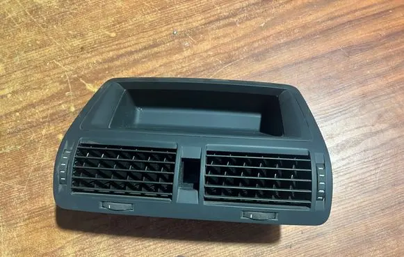 Skoda Octavia Mk2 (1Z) Dash center air vent grill 1Z0820951A