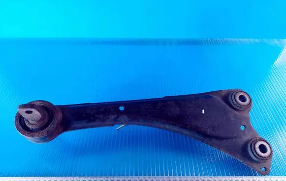 Toyota Avensis T270 Rear control arm 61106172236