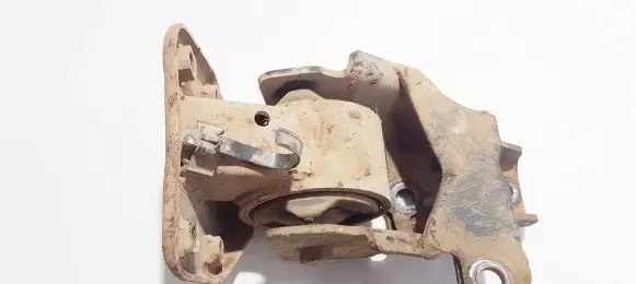 Mitsubishi Lancer Engine mount bracket