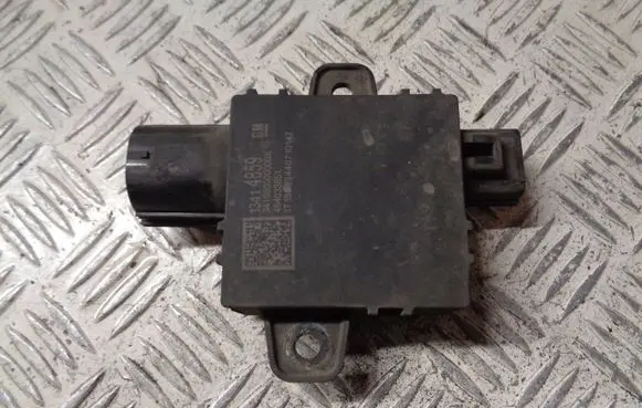 Opel Corsa E Coolant fan relay 13414859
