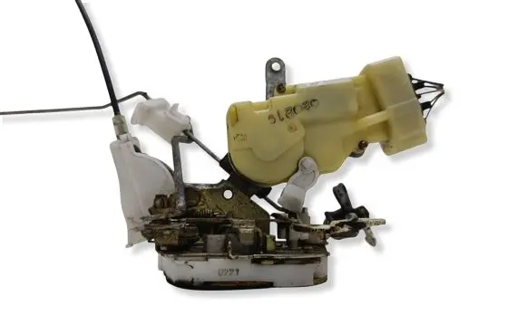 Toyota Yaris Front door lock 020219