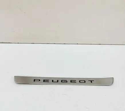 Front sill trim cover