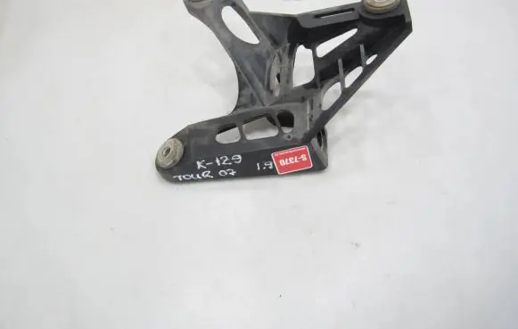Volkswagen Touran I Gear shift cable bracket 1K0711789G