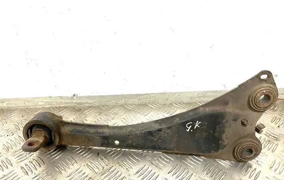 Toyota Avensis T270 Rear upper control arm/wishbone 0546