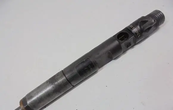 Renault Megane II Fuel injector 8200567290
