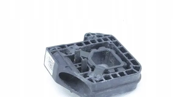 BMW X3 G01 Radiator mount bracket 8642754