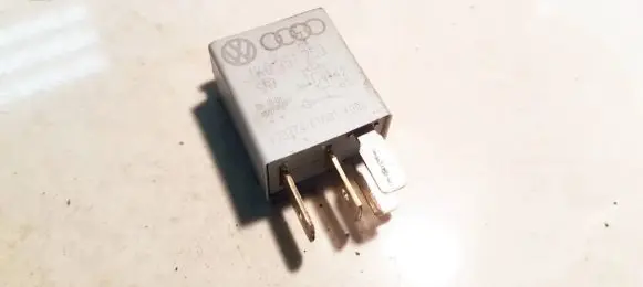 Volkswagen PASSAT B6 Other relay 1K0951253