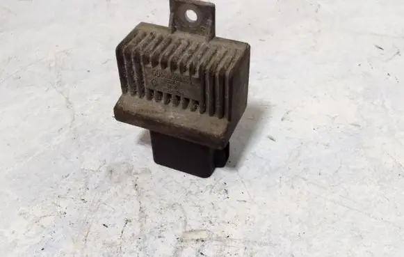 Opel Vivaro Glow plug pre-heat relay 7700115078