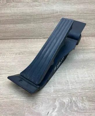 BMW 5 E60 E61 Accelerator throttle pedal 6766930 25916010
