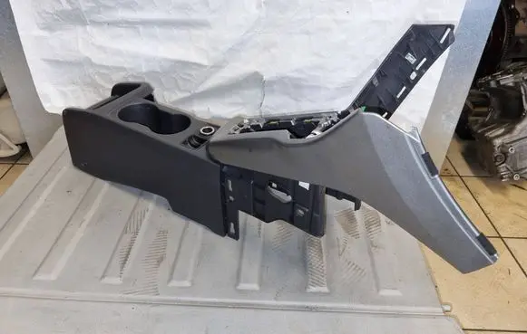 Ford Focus Center console 