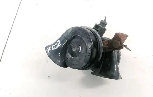 Volkswagen Polo IV 9N3 Horn signal E1000209 E10209