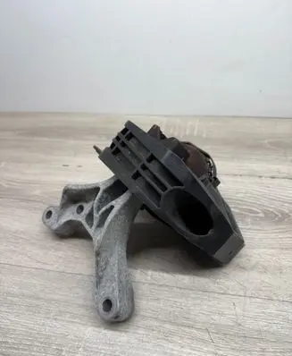 Peugeot 2008 II Engine mount bracket