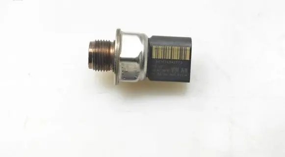 Volkswagen Golf VII Fuel pressure sensor 04L906054