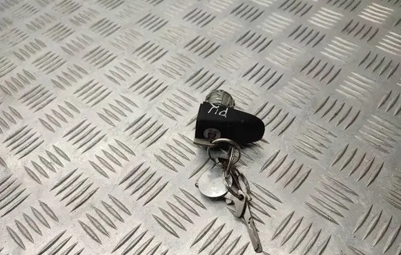 Mercedes-Benz Vito Viano W447 Front door lock (next to the handle) 