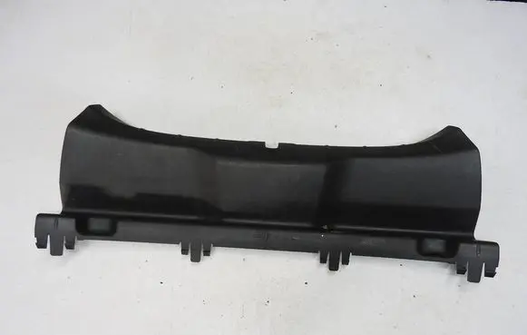 Trunk/boot sill cover protection