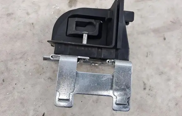 BMW X3 F25 Parcel shelf load cover mount bracket 7230197