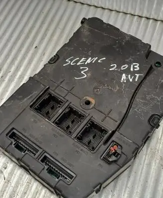 Renault Scenic II - Grand scenic II Fuse module 8200525385 S118400250D 05178