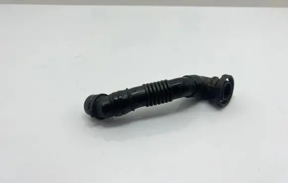 Volkswagen PASSAT B8 Breather hose/pipe 03G103493D