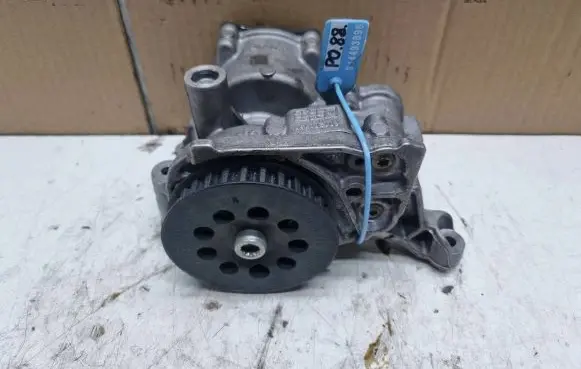 Volkswagen PASSAT B8 Oil pump 04L145208K