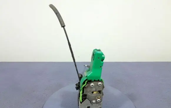Alfa Romeo Giulietta Front door lock