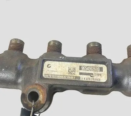 Ford Fiesta Fuel main line pipe 9654592680 00083010686