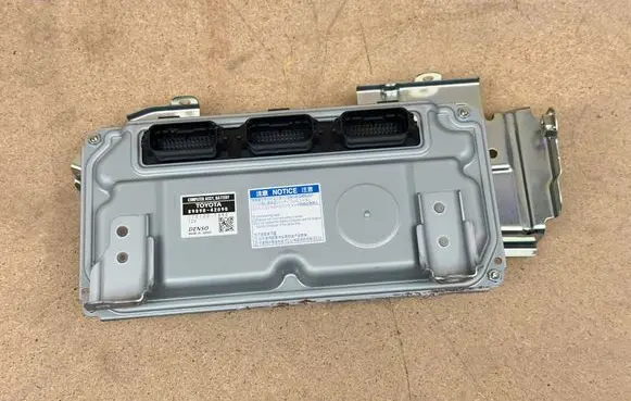 Toyota RAV 4 (XA50) Battery control module 8989042090
