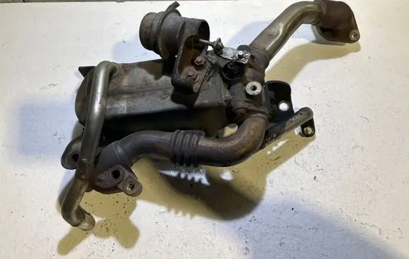 Opel Astra J EGR valve cooler 98073074 004110 Y822310008