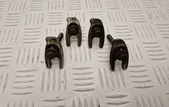 Renault Kadjar Fuel Injector clamp holder 