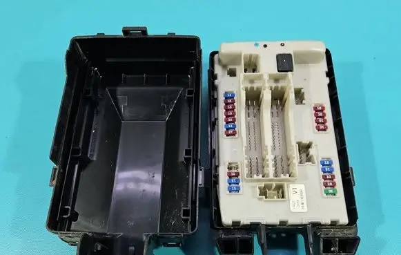 Infiniti QX50 (J50) Fuse box set 284B71BN3B IMPRK1528624