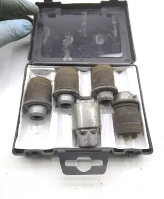 Toyota Avensis T250 Anti-theft wheel nuts and lock 