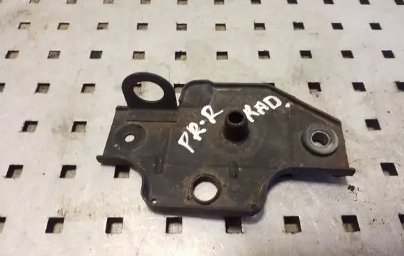 Toyota Avensis T270 Radiator mount bracket