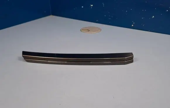 Front bumper splitter molding