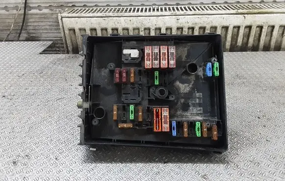 Skoda Octavia Mk2 (1Z) Fuse module 1K0937125A