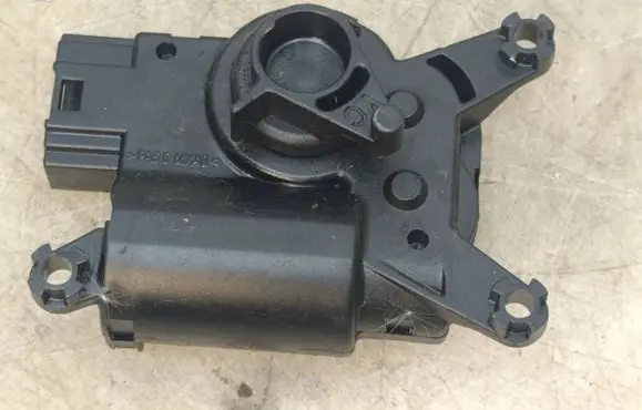 Volkswagen Touareg I 52411483R03 041005D05 3093694