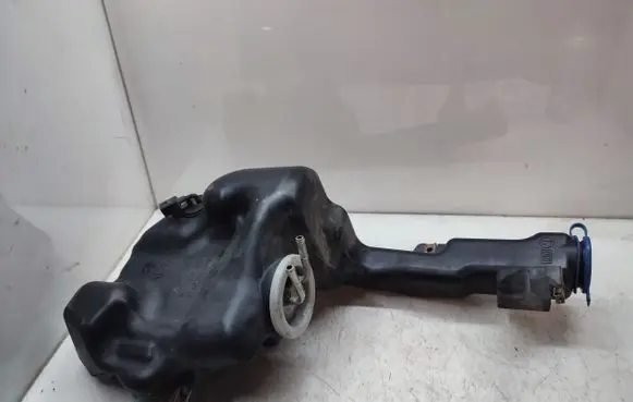 Mercedes-Benz CLS C218 X218 Windshield washer fluid reservoir/tank A2048602360